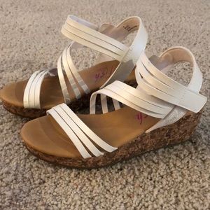 🤍strappy white cork bottom sandals 🤍